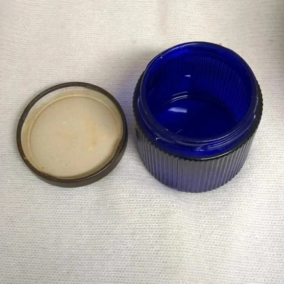 Vintage AVON Moonwind Perfumed Skin Softener Blue Glass Jar w/ Metal Lid. - Picture 4 of 4